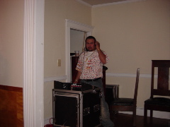 Este fue nuestro DJ de la noche.JPG