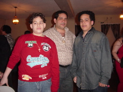 Uuuuuuu Que bonita familia la de ernestico con sus hijos pero falto su mami.JPG